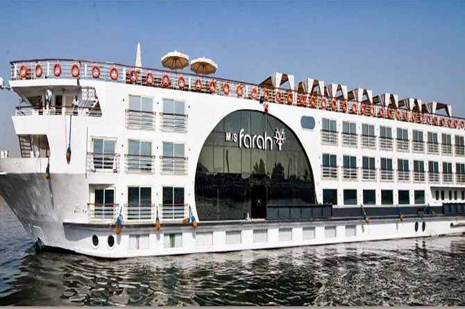 2-Hour Nile River Dinner Cruise From Cairo - Boat condition and basic comfort