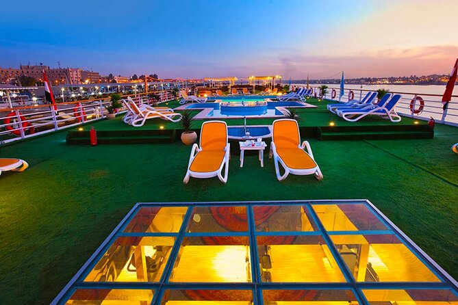 4-Day Nile Cruise: Aswan to Luxor & Abu Simbel + Hot Air Balloon - Day 3: Edfu by horse carriage and the approach to Luxor