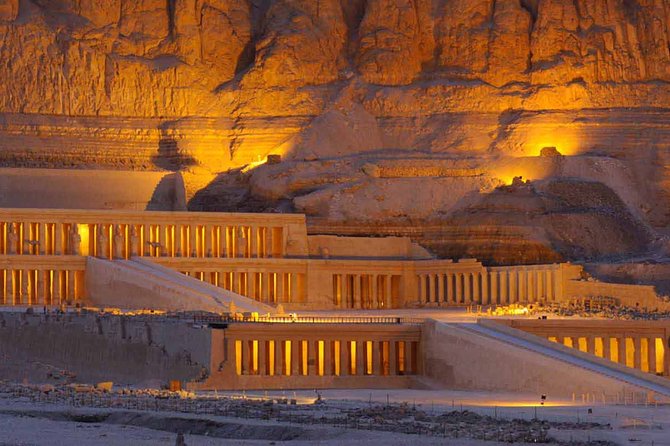 6 Days Hypnotic Cairo & Nile Cruise Tour Package - Day two at Giza: pyramids, temples, and the Egyptian Museum