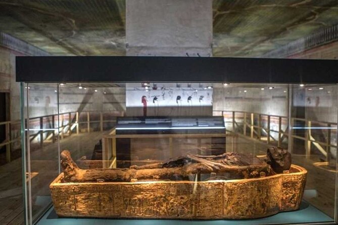 7-Hours Guided Tour to Giza Pyramids and Mummies Museum + Lunch - Two hours with the Royal Mummies at NMEC