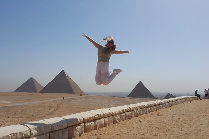 8 Hours Guided tour to Giza Pyramids , Sphinx, Saqqara & Dahshur - The guides make the difference