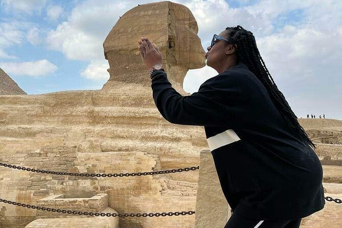 All Inclusive Day Trip to Pyramids of Giza, Sphinx and Saqqara - What the private vehicle and guide add