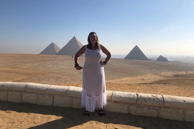 All Inclusive Full-Day Tour to Pyramids, Museum, mosque and Felucca - Giza: Khufu, Khafre, and Menkaure
