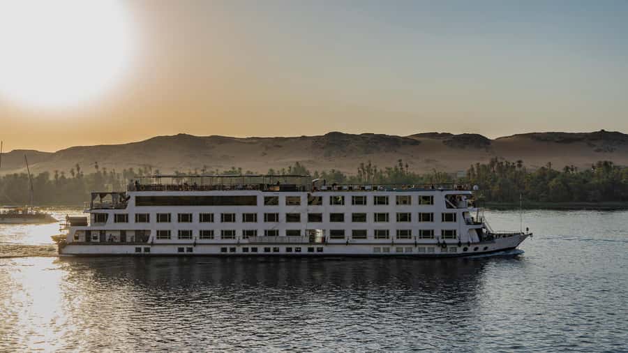 Aswan: 4-Day Egypt Private Tour with Nile Cruise, Balloon - Kom Ombo’s unusual double temple