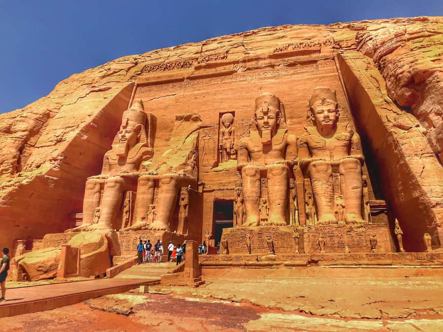 Aswan: Abu Simbel Group Tour with Guide and Entrance Fees - What the guides add to the visit