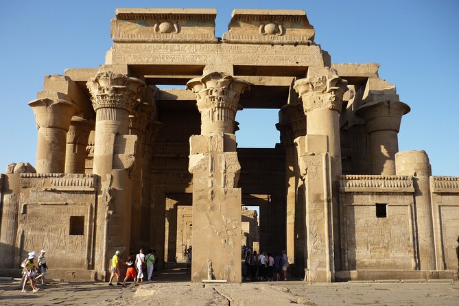 Aswan: Edfu and Kom Ombo Day Tour with Luxor Transfer - Edfu Temple and the power of scale