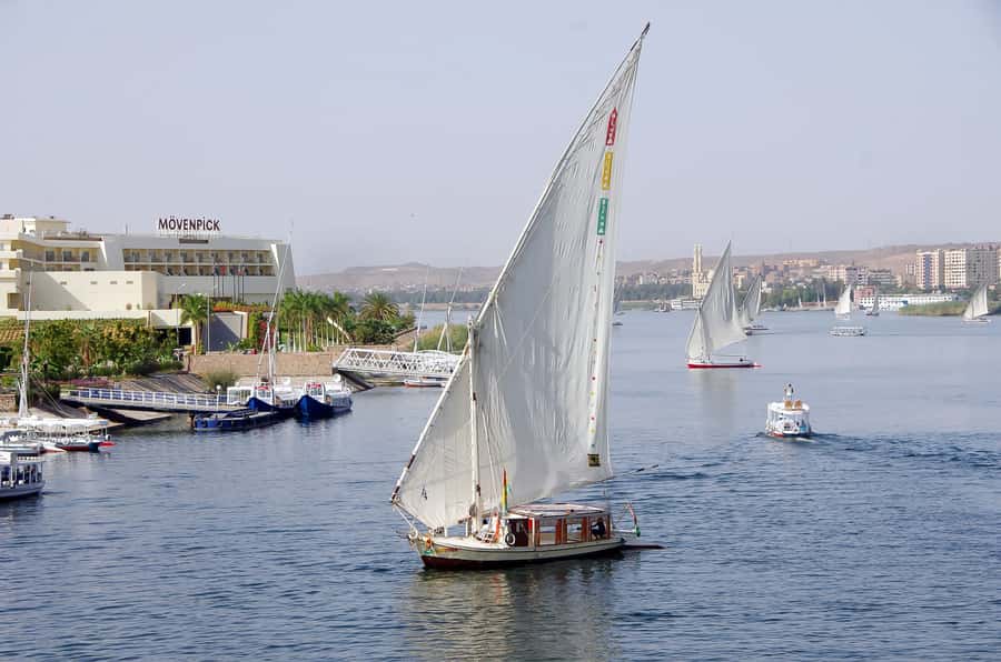 Cairo: 1 or 2-Hour Felucca Ride on the Nile with Transfers - What happens at the marina and on the boat