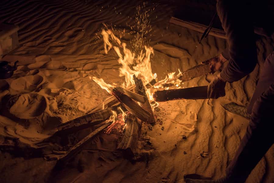 Cairo: 2-Day Bahariya Oasis Camp and Desert Tour - Dinner, campfire, and a cold night under the stars