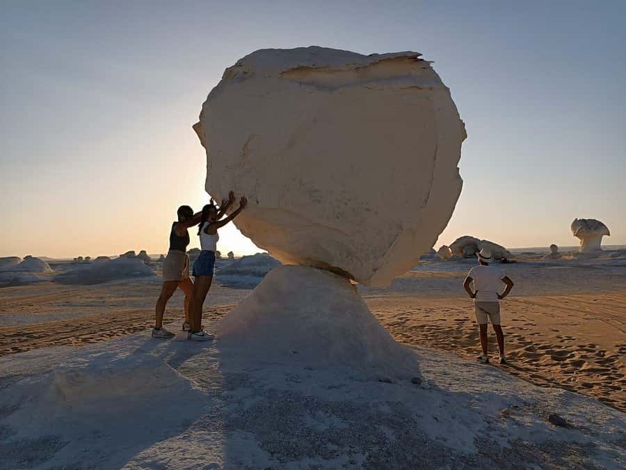 Cairo: Bahariya Oasis & White Desert A Private Day Adventure - The four-hour road from Cairo to Bahariya