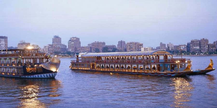 Cairo: Buffet Dinner Cruise with Folkloric Show - The folkloric show and belly dancing
