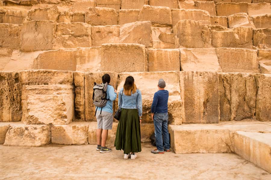 Cairo: Egyptian Museum, Pyramids & Bazaar Tour - The Egyptian Museum: make your time count