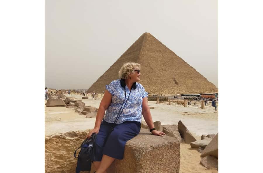 Cairo: Giza Pyramids & Grand Egyptian Museum Tour with Lunch - Meeting the Sphinx