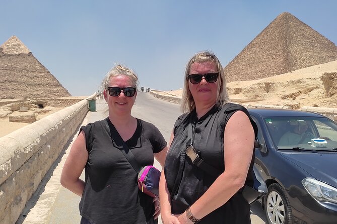 Cairo, Giza Pyramids, Great Sphinx, Egyptian Museum and Bazaar Private Tour - Reaching the Giza plateau
