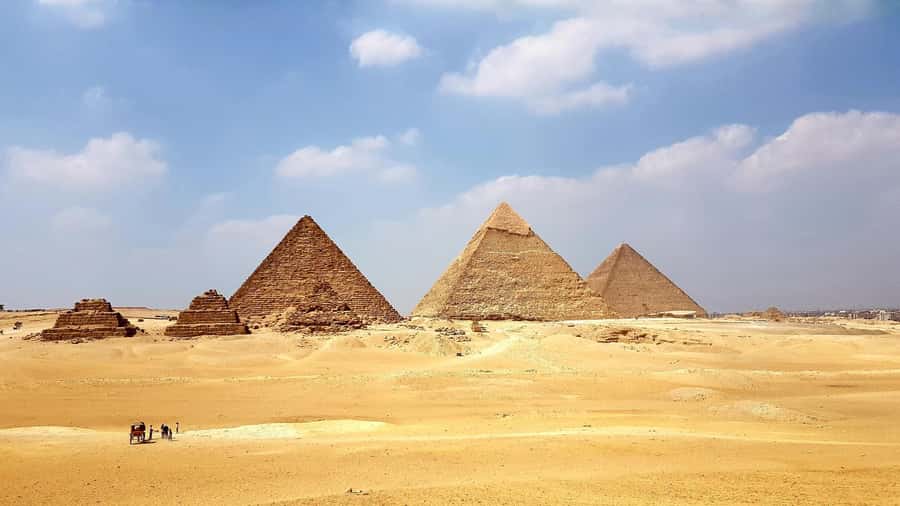 Cairo: Giza Pyramids, Memphis, Saqqara Private Tour & Lunch - Giza Pyramids: the big moment comes with practical limits