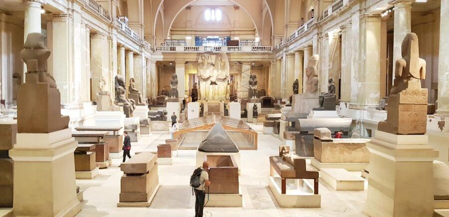 Cairo: Giza Pyramids, Museum & Tahrir Square Private Tour. - Guides, languages, and the private format
