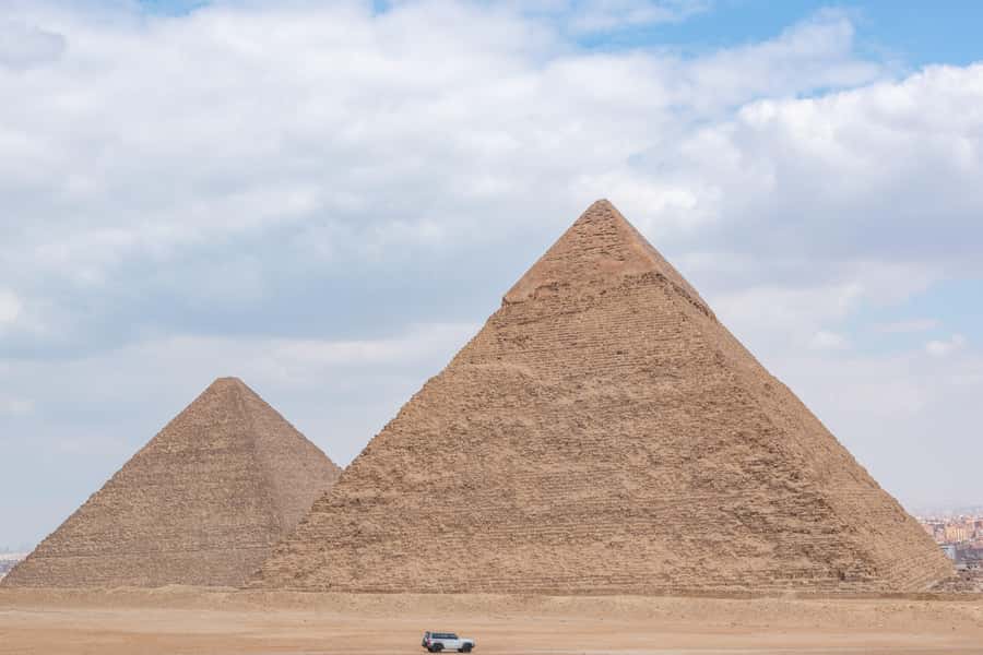Cairo: Giza Pyramids, Museum & Tahrir Square Private Tour. - Giza Plateau: Cheops, Chephren, and Mykerinus