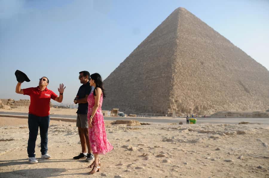 Cairo: Giza pyramids, Sphinx, and Great Pyramid Tour - Meeting the Great Sphinx face to face
