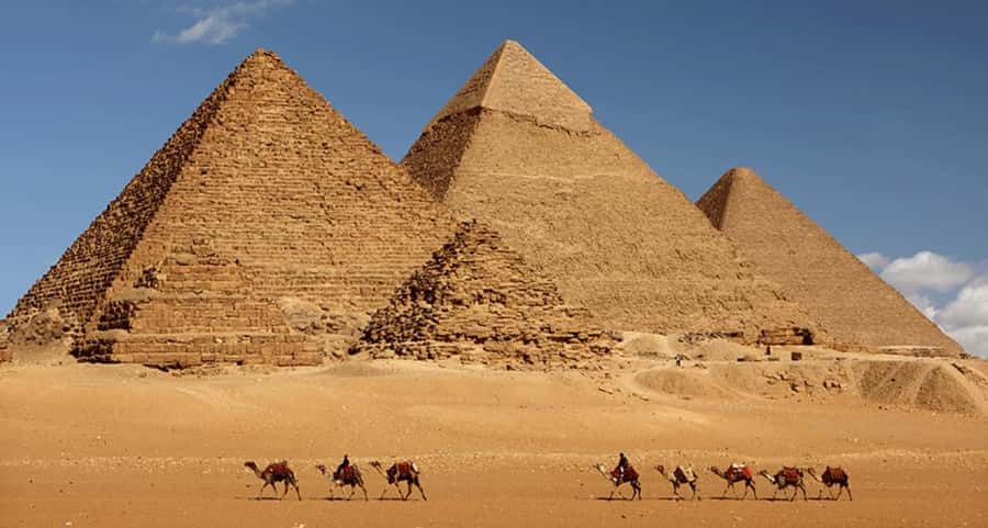 Cairo: Giza pyramids, Sphinx, and Great Pyramid Tour - Lunch in Giza with the pyramids nearby
