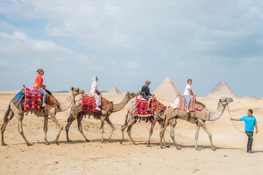 Cairo: Half Day Pyramids Tour by Camel or Horse Carriage - Chephren and Mykerinos complete the pyramid view
