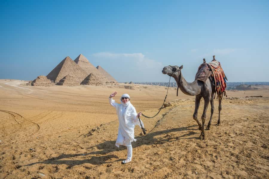Cairo: Half Day Pyramids Tour by Camel or Horse Carriage - Lunch, Great Pyramid entry, and the real cost