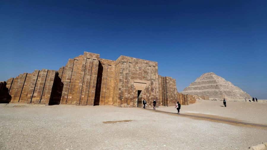Cairo: Memphis, Sakkara and Dahshur Pyramids Day Tour - Group tour or private tour?