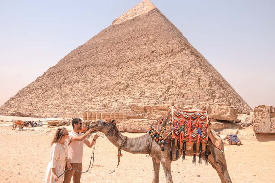 Cairo: Private Pyramids, Museum & Bazaar Tour with Lunch - Giza Pyramids: three royal tombs and one famous guardian