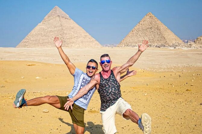 Cairo: Pyramids, Bazaar, Lunch with Female Guide - Traditional Egyptian lunch after the monuments