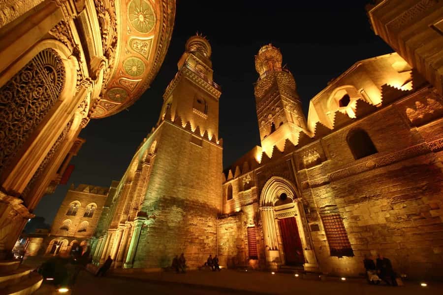 Cairo: Pyramids of Giza Sound & Light Show with City Tour - Guides, languages, and the private format