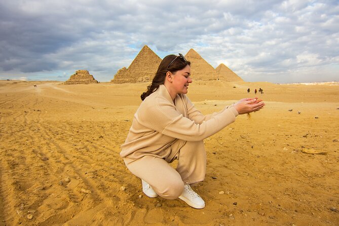 Cairo: Pyramids, Sphinx, Museum & Bazaar Tour with Female Guide - Starting from Cairo or Giza at 8:00 a.m.