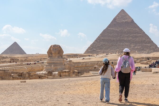 Cairo: Pyramids, Sphinx, Museum & Bazaar Tour with Female Guide - Giza Pyramids: three ancient monuments in one wide-open setting