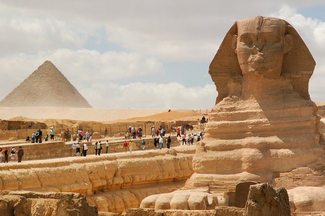 Day Tour Pyramids of Giza and Sphinx from Cairo - How the Guide Shapes the Visit