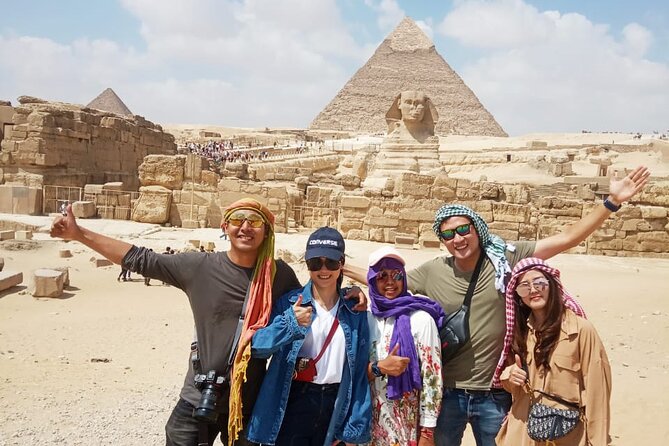 Day-Tour To Giza Pyramids, Great Sphinx, Egyptian Museum & Khan El Khalili - One day, four essential Cairo experiences