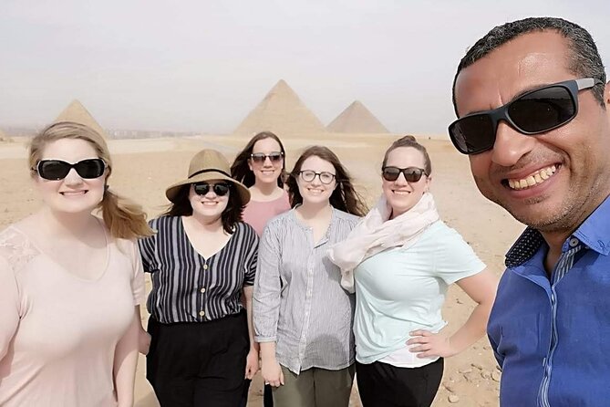 Day Tour to the Pyramids of Giza, Egyptian Museum and Khan El khalili Bazaar - Giza: three pyramids and the Great Sphinx