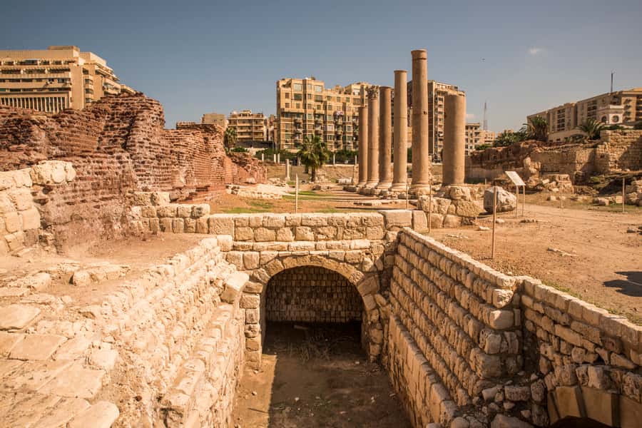 From Alexandria: Full-Day Guided Tour of Historical Sights - Kom El-Shoqafa, an underground meeting of cultures