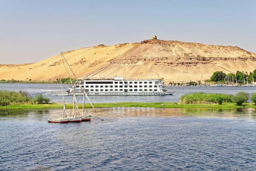 From Aswan: 4 Days Nile River Cruise with Guided Tours - Day 1: Aswan High Dam, Philae, and your first night aboard