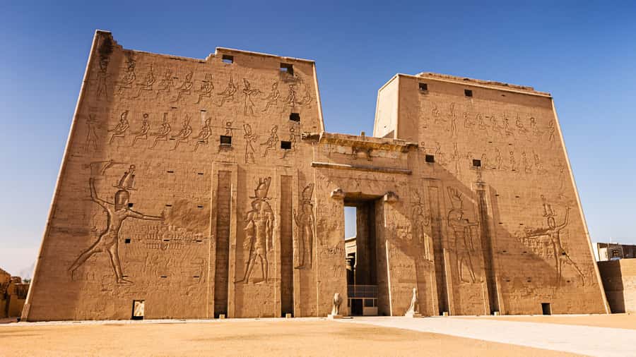 From Aswan: Overnight Nile Cruise to Luxor with Meals - Arriving in Luxor and handling schedule changes