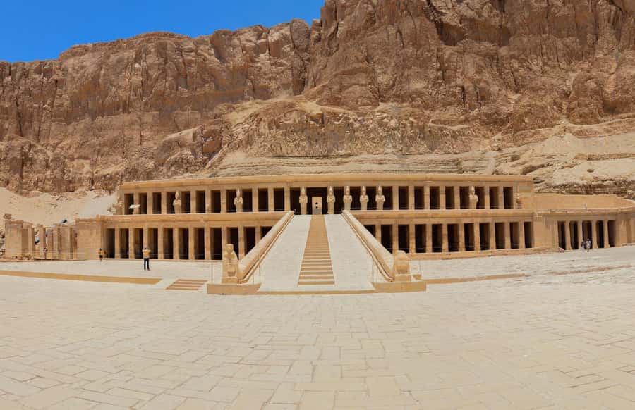 From Cairo: 3-Day Nile Cruise with Hot Air Balloon & Flights - Life aboard the five-star cruise ship