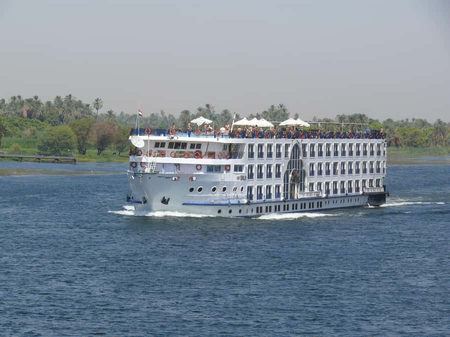 From Cairo: 4-Day Nile Cruise from Aswan to Luxor with Meals - Life on the boat, from meals to evening programs