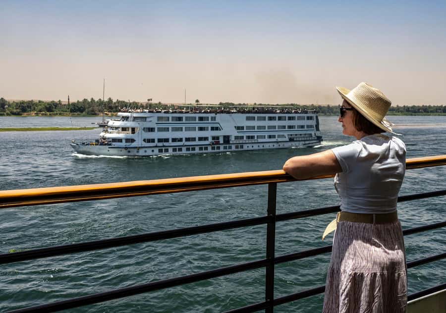 From Cairo: 4-Day Nile Cruise to Luxor with Balloon Flight - Edfu gives you one of the best-preserved temples