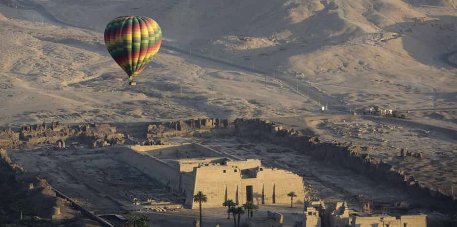From Cairo: 5-Day Nile Cruise to Aswan & Balloon by Flights - The cruise ship and meals