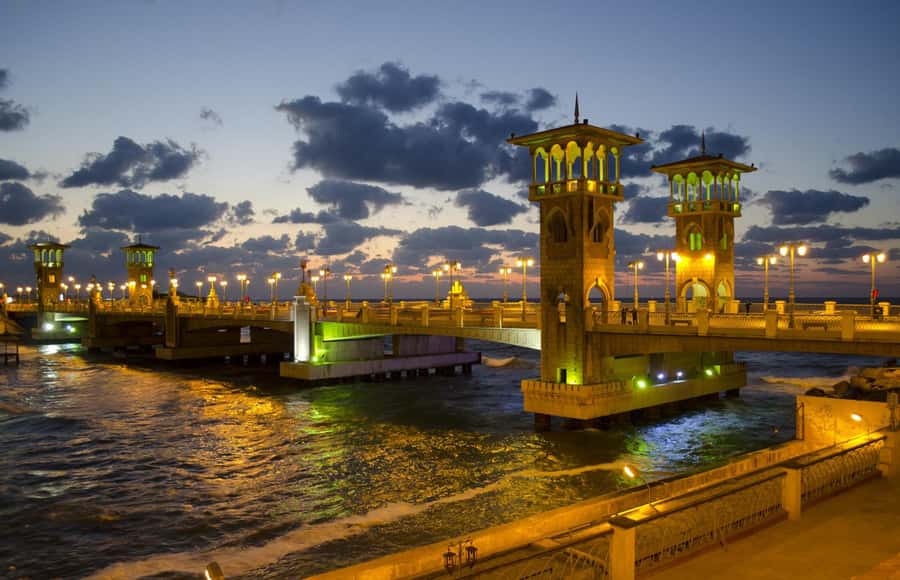 From Cairo: Alexandria Day Tour with Lunch - Lunch beside the Mediterranean