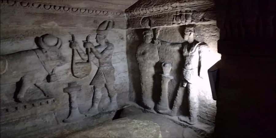 From Cairo: Alexandria Private Day Tour with Guide and Lunch - Kom el Shoqafa Catacombs and the donkey discovery