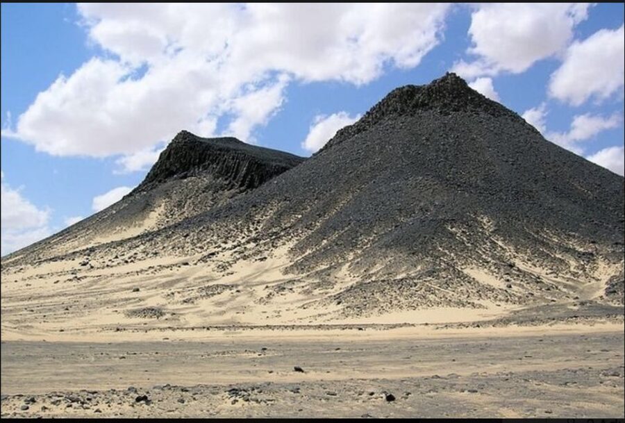 From Cairo: Bahariya Oasis and Black and White Desert Tour - A Bedouin lunch in a quiet desert setting