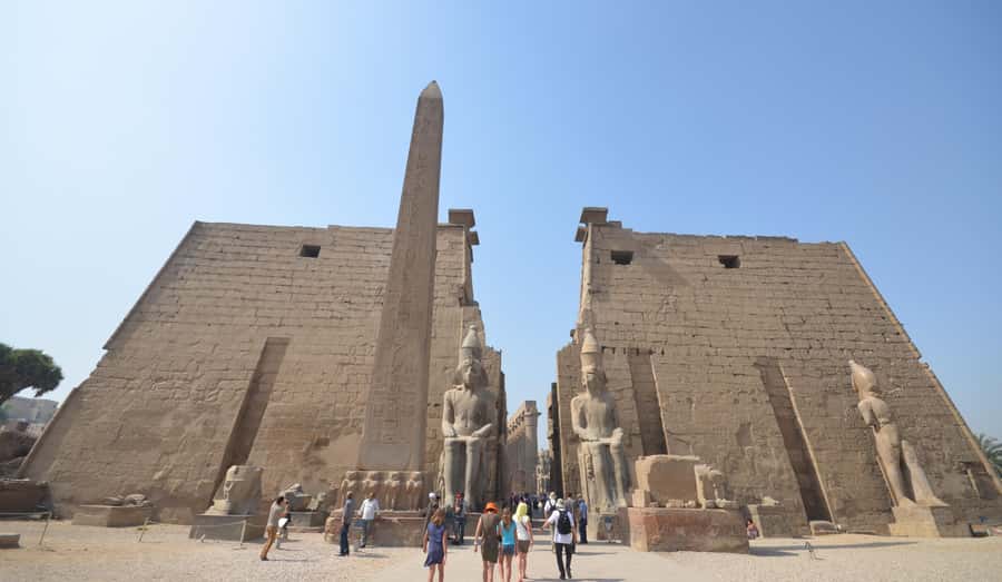 From Cairo: Luxor & Hot Air Balloon Private Trip by Plane - The Colossi of Memnon and lunch in Luxor