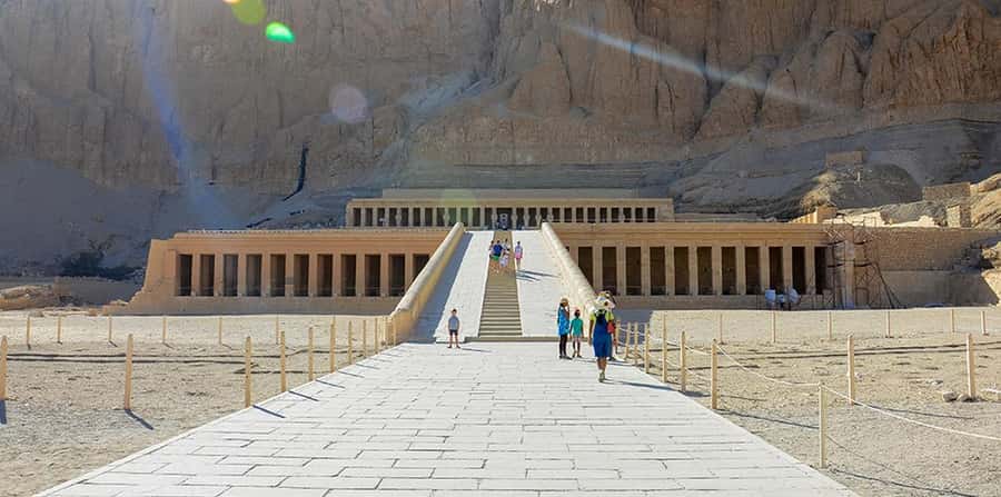 From Hurghada: Luxor Private Guided Tour - The long road from Hurghada to Luxor