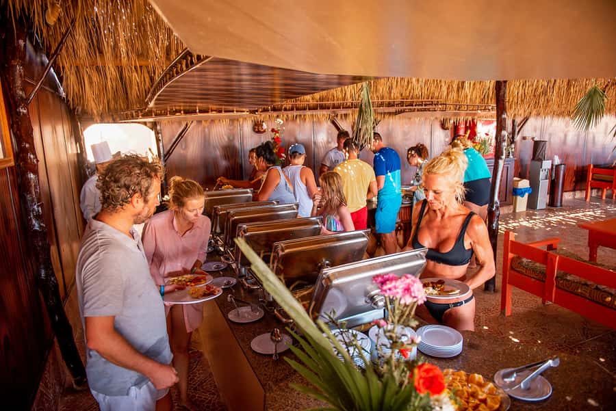 From Hurghada: Paradise Island Snorkeling Cruise with Lunch - Snorkeling is handled well for beginners