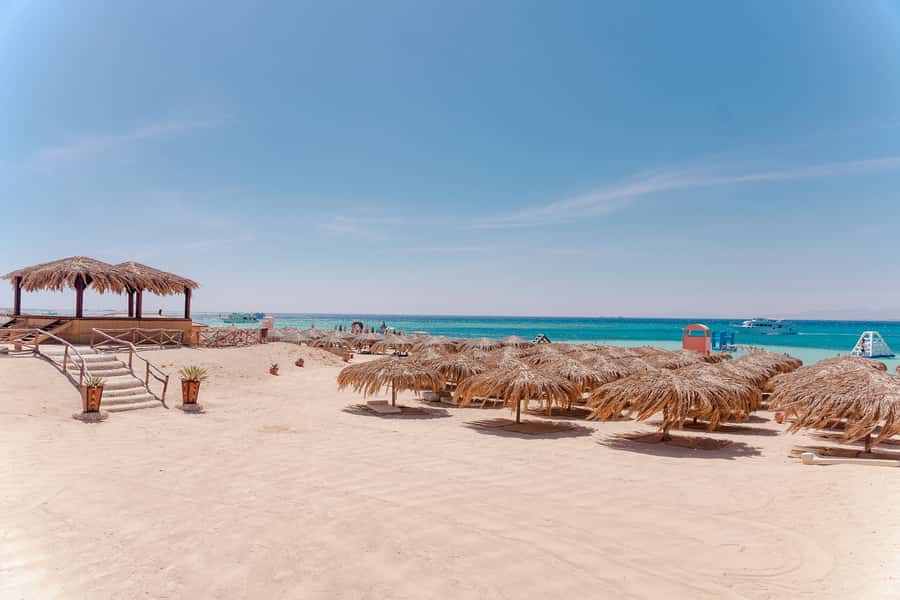 From Hurghada: Paradise Island Snorkeling Cruise with Lunch - The crew sets the tone