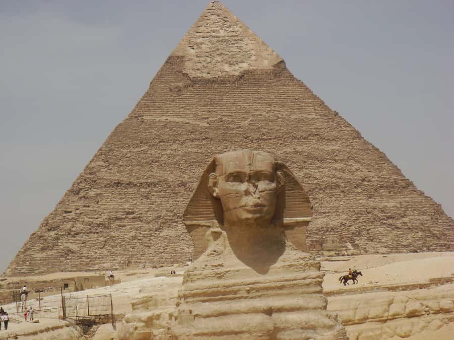 From Hurghada: Pyramids and Egyptian Museum Tour & Boat Ride - The Egyptian Museum in Tahrir Square