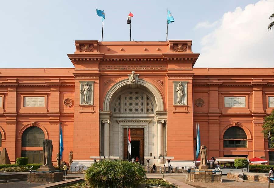 From Hurghada: Pyramids and Egyptian Museum Tour & Boat Ride - The Great Sphinx and Valley Temple