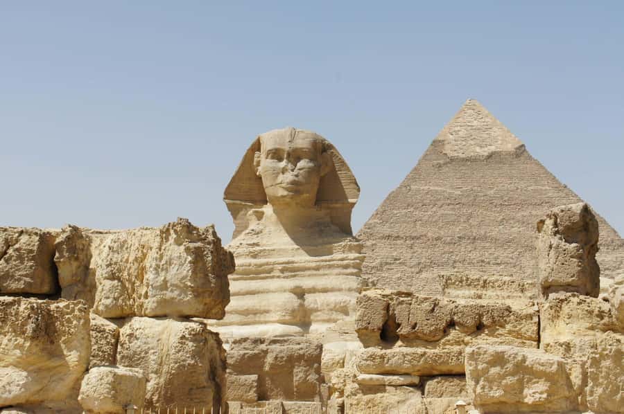 From Hurghada: Pyramids and Egyptian Museum Tour & Boat Ride - Shopping stops and the return drive